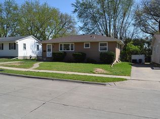 931 Cottonwood Ave, Iowa City, IA 52240