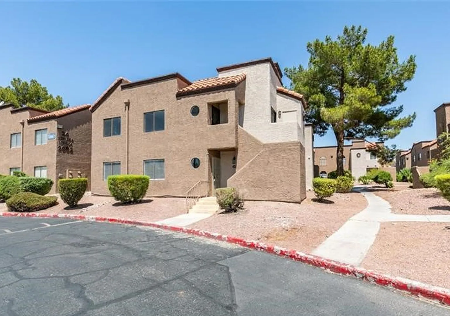 Upgraded Second Floor 3bd/2ba Condo Near S Nellis & E Vegas Valley — Photo 1