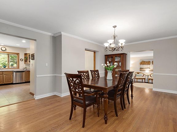 5th image of 614 N Stone Ave