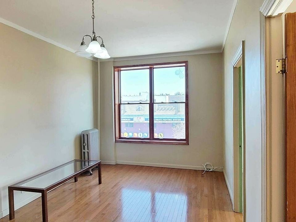 1st image of 506 Ovington Ave APT 2