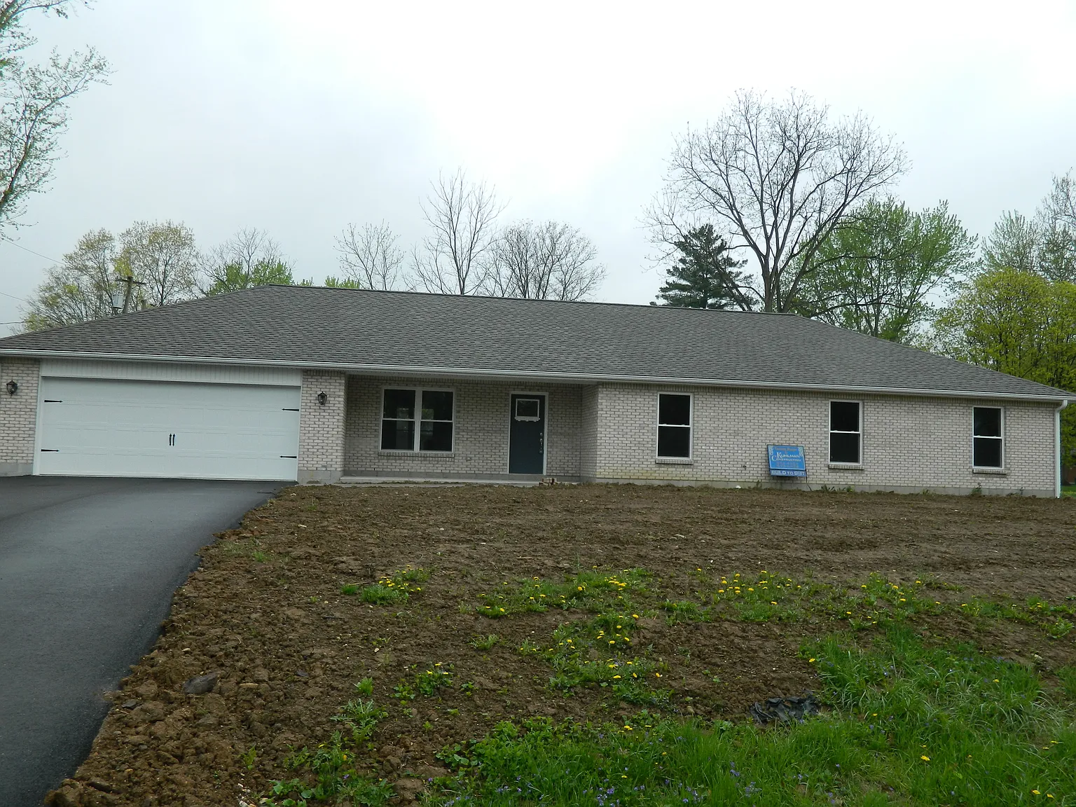 895 Fawcett Dr photo 1