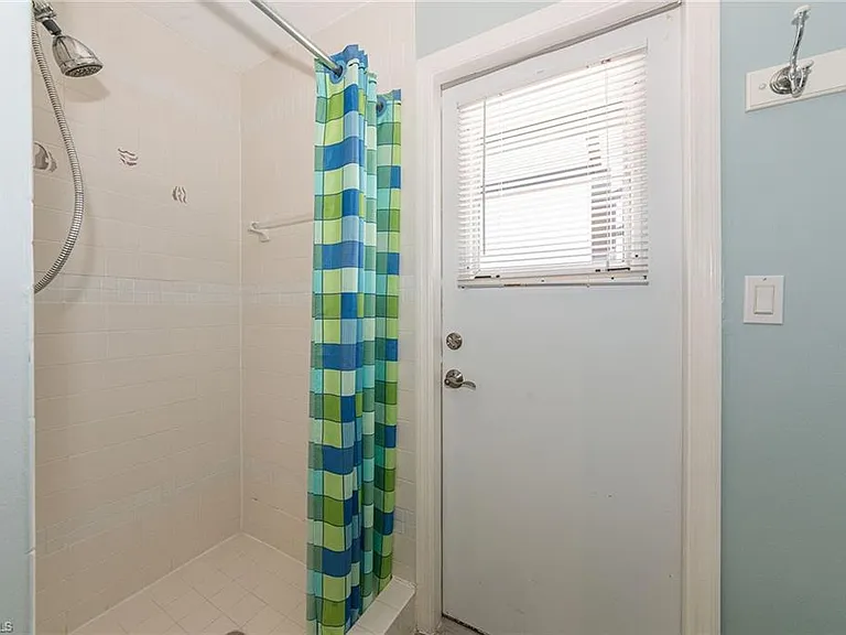 219 Copperfield Ct — Photo 16