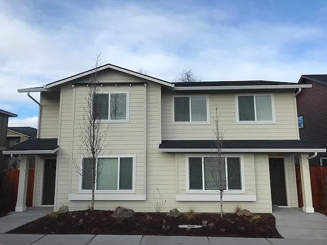 2 bed, 2.5 bath, 1375 sqft, $2,050 — Photo 2