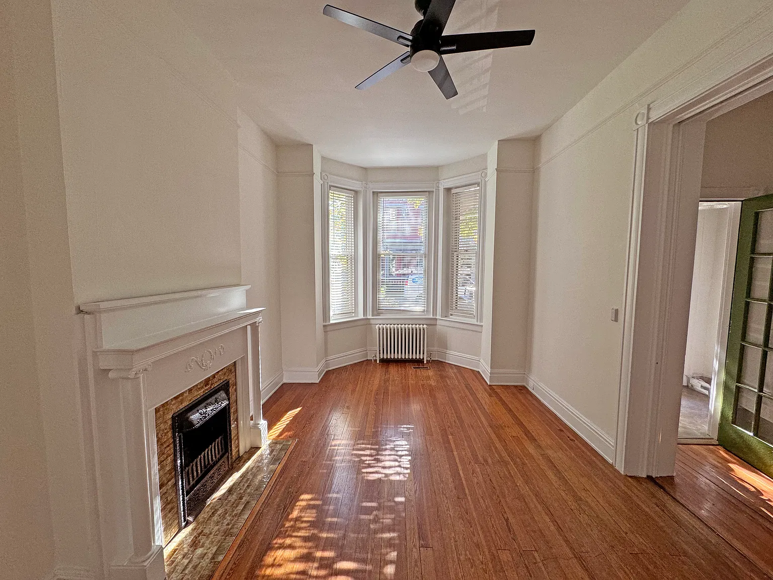 3 bed, 1300 sqft, $2,600 — Photo 3