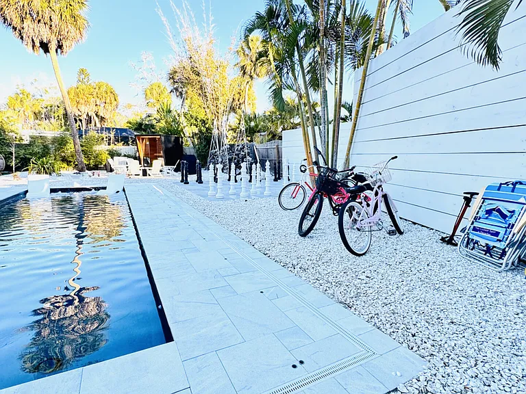 Commonwealth Dr — Photo 35
