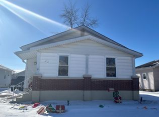 812 E Webster St, Clinton, IL 61727