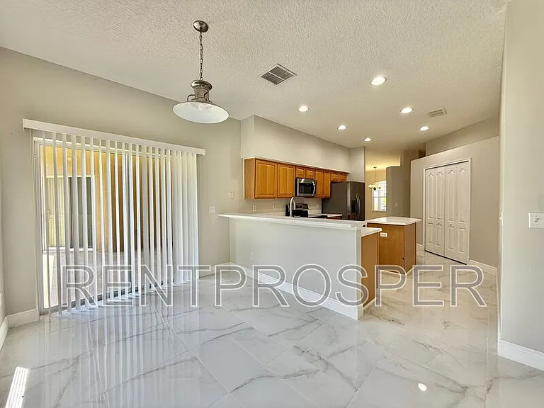 10181 Marsh Pine Cir — Photo 8