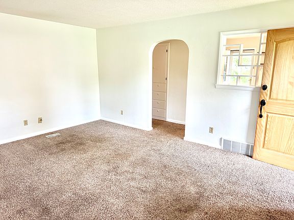 2nd image of 2700 Castlewood Pl #B
