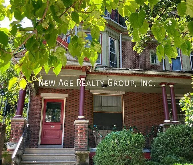 4814 Cedar Ave #2R — Photo 2