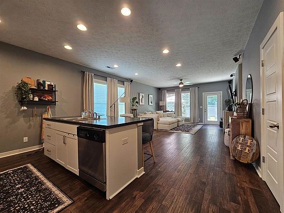 3rd image of 6411 Valley Brook Trce