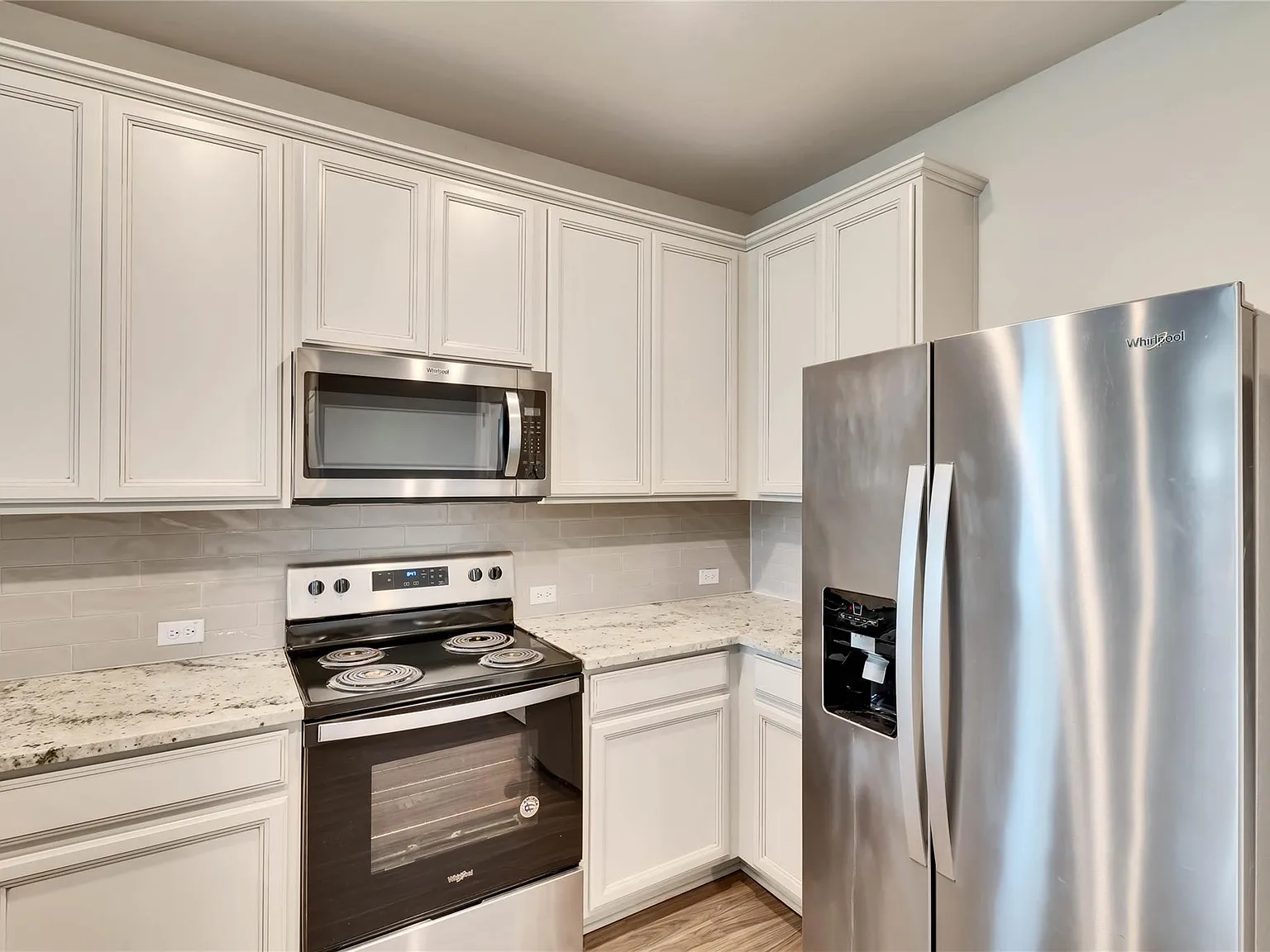 4 bed, 2.5 bath, 2574 sqft, $2,550 — Photo 3