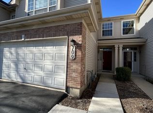 709 Riding Ln, Saint Charles, IL 60174