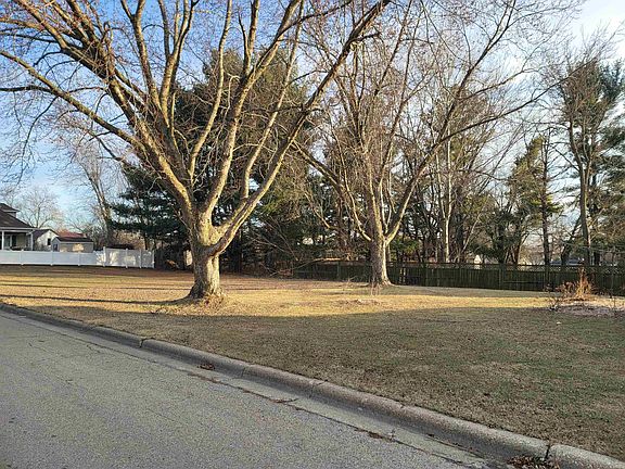 4th image of 1175 Eastman St