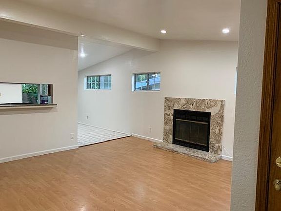 4th image of 13734 Sylvan St