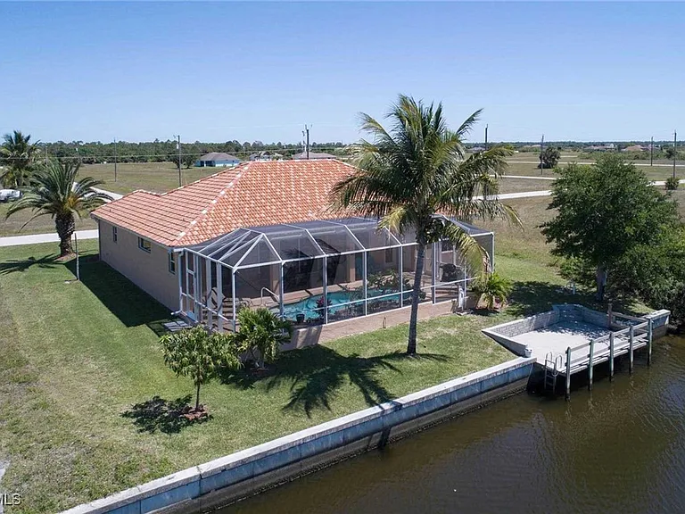 4114 NW 39th Ln — Photo 3