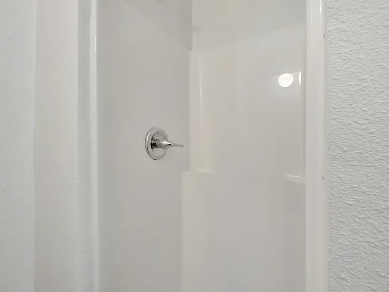 Breeze Apartments — Photo 18