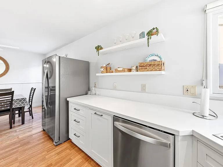 2104 E Ocean Blvd — Photo 12