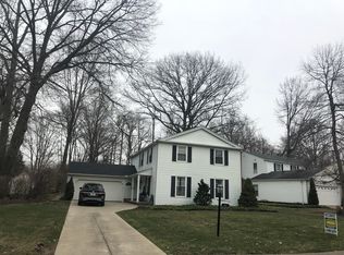 601 Debbington Dr, Bay Village, OH