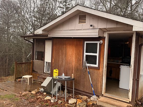 3rd image of 258 Persimmon St