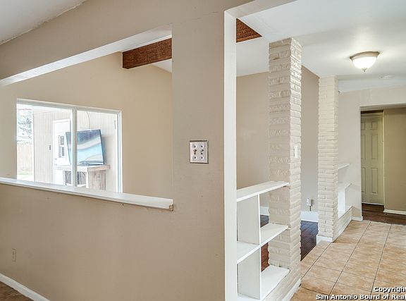 5th image of 4127 Treegarden St