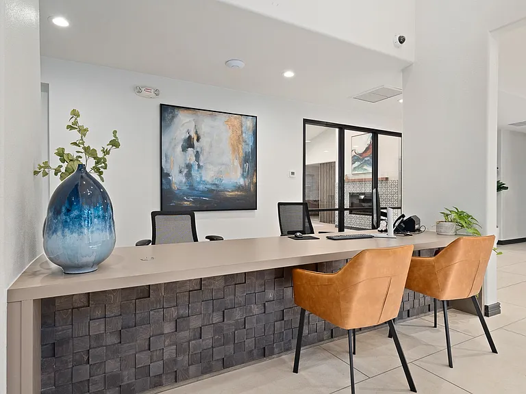 Solas Glendale — Photo 22