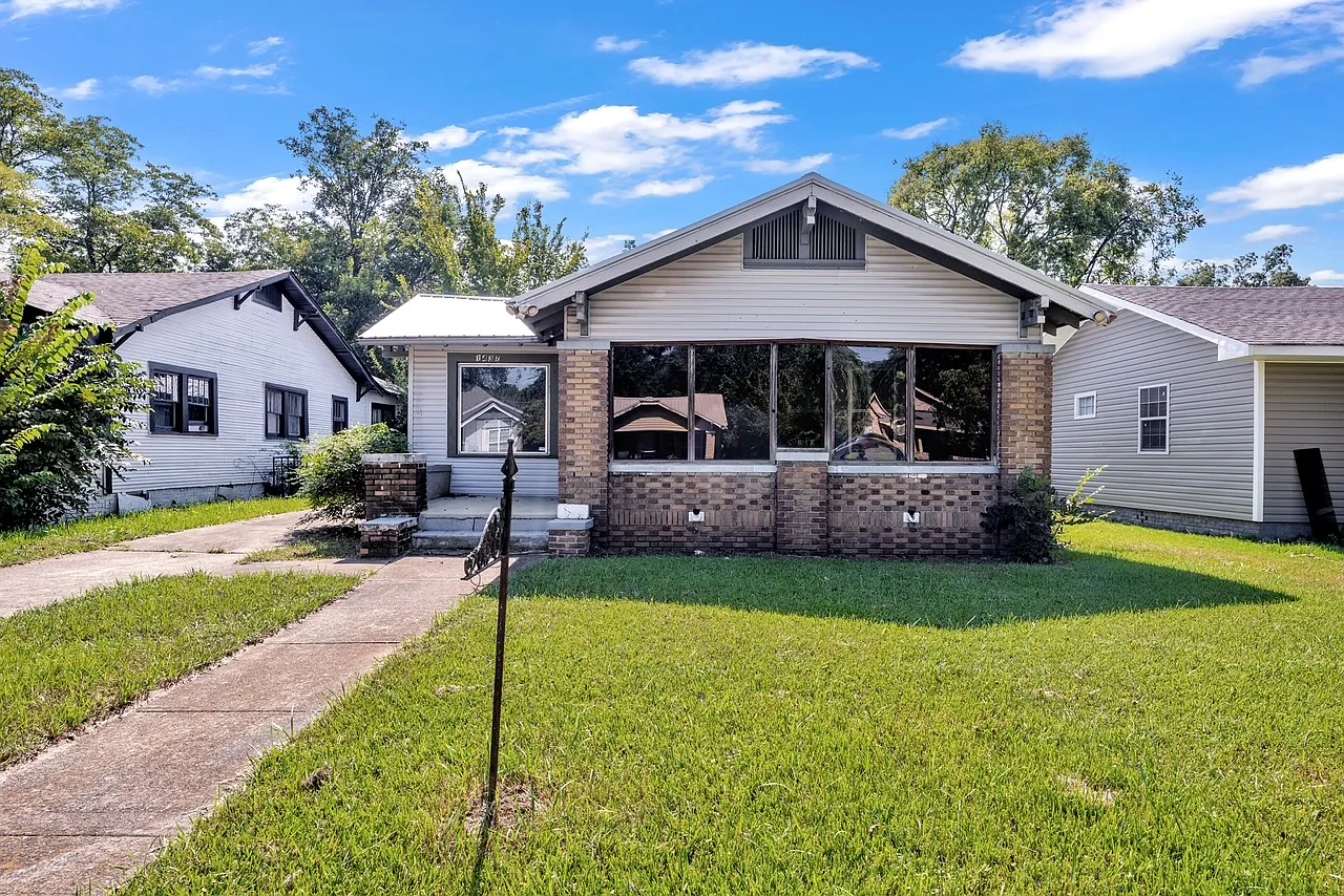 3 bed, 1369 sqft, $1,200 — Photo 1