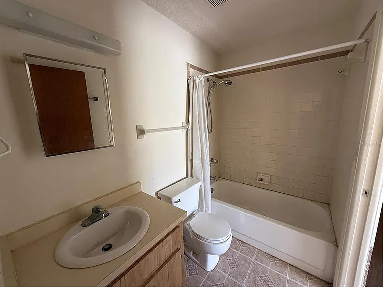 3032 SE 5th Ter #D — Photo 5