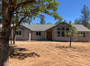 1350 Falcon Crest Ln, Merlin, OR 97532