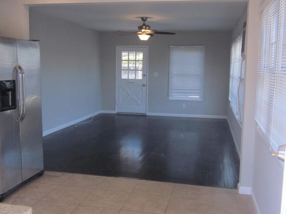 1st image of 12960 Burbank Blvd