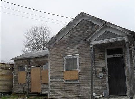 2nd image of 908 W Simcoe St