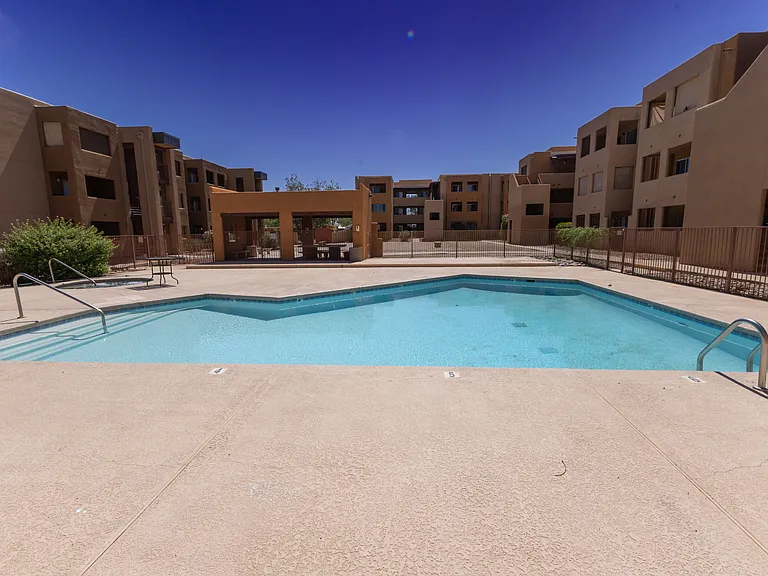 1810 E Blacklidge Dr #101 — Photo 28