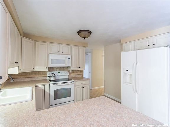 5th image of 22 Aldrich Dr