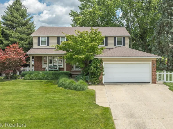 19556 Pollyanna Ct, Livonia, MI 48152