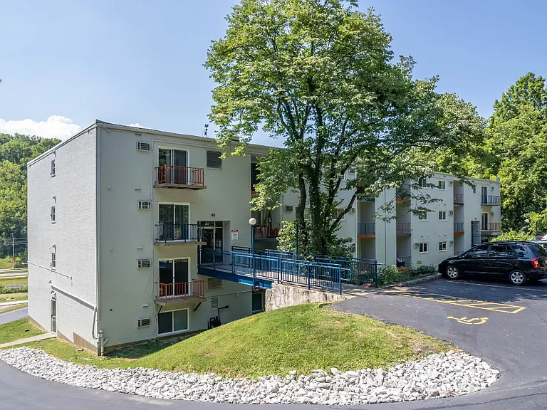2100 Queen City Ave #207 — Photo 4