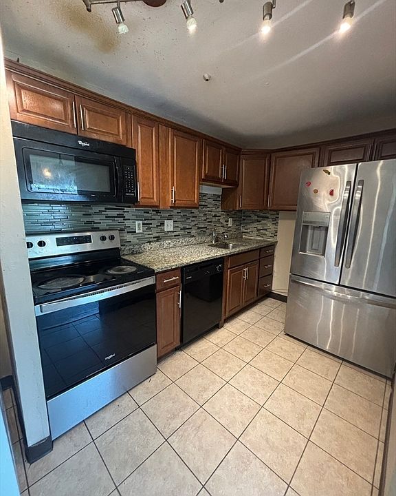 1st image of 77 Colonel Bell Dr APT 4