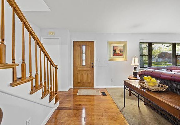 5th image of 728 Garrett Dr