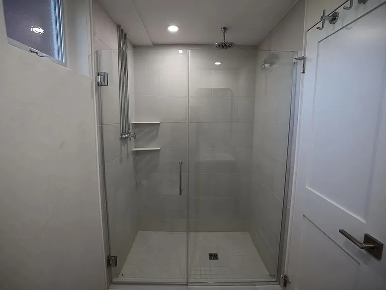 1534 N Woodburn Ave — Photo 14