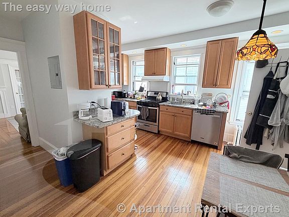 3rd image of 34 Leonard St #3