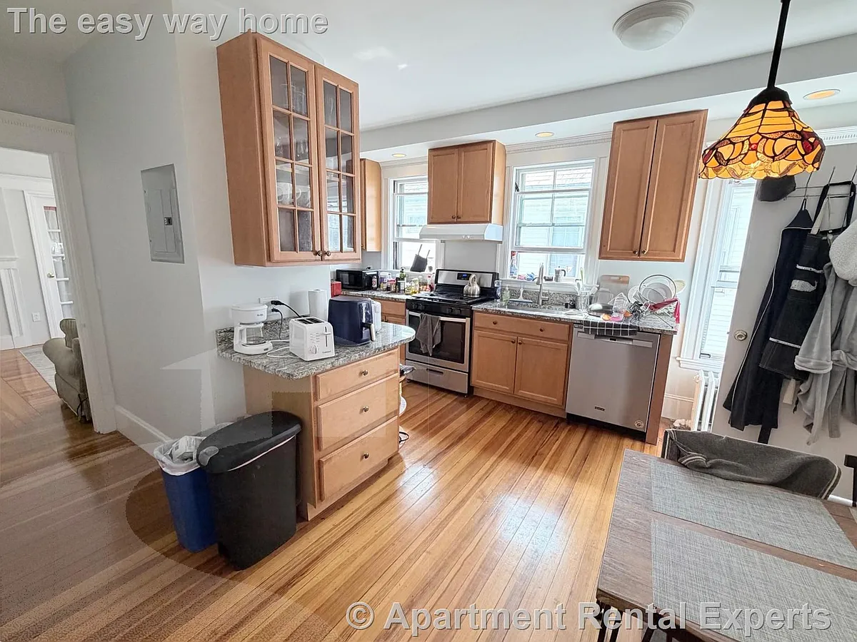 Apartment Rental Experts - 34 Leonard St #2