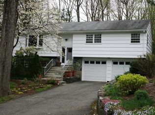 24 Parlor Rock Rd, Trumbull, CT 06611