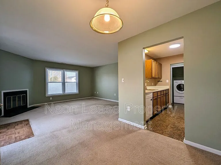 406 Franklin St — Photo 5
