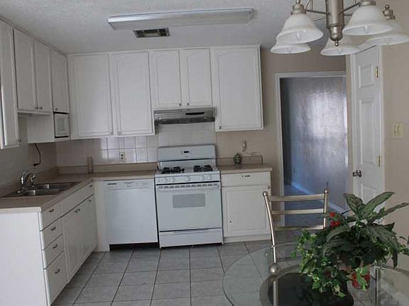 4th image of 4818 Brittany Ct