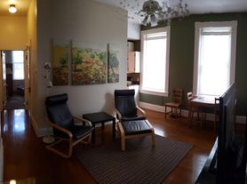 31 W Hollister St
