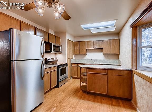 3rd image of 3856 Mariposa St