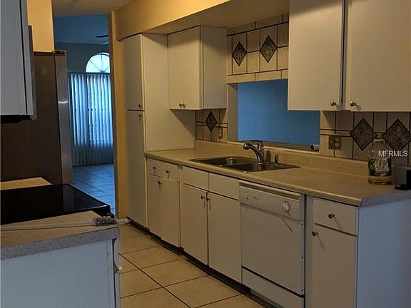 5th image of 1009 Burnett St