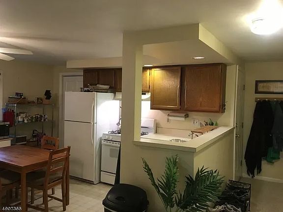 2nd image of 26 Oak St #26
