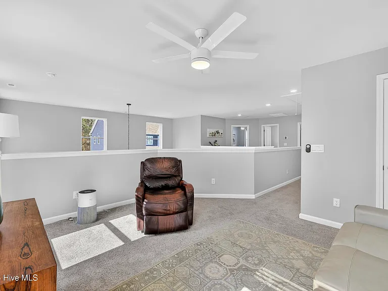 3647 Roseblossom Dr — Photo 32
