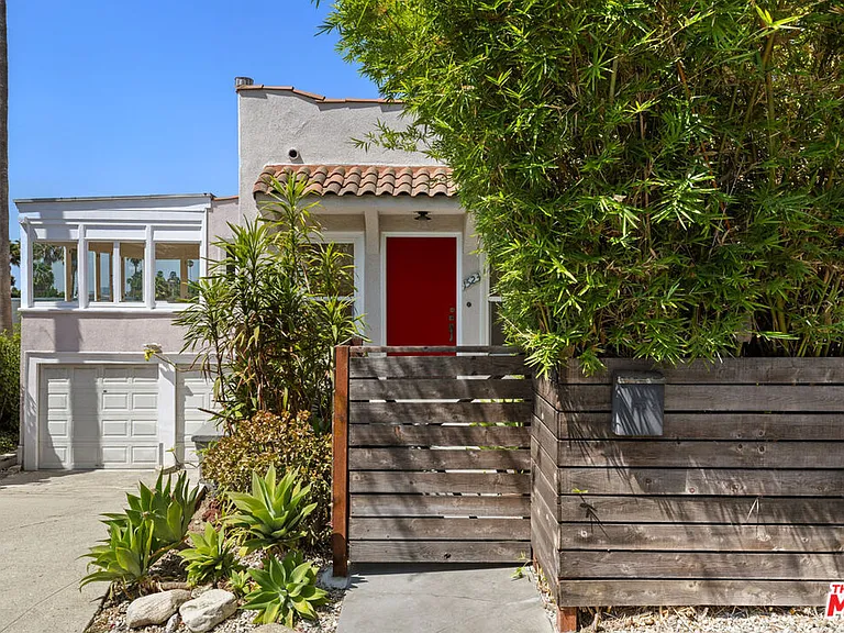 1523 Murray Dr — Photo 2