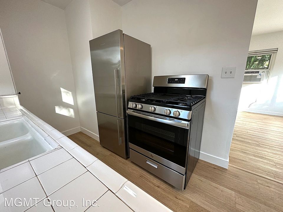 1st image of 2141 W Clinton St