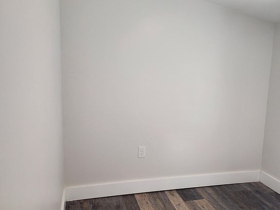 3rd image of 252 W Queen St Rear 252
